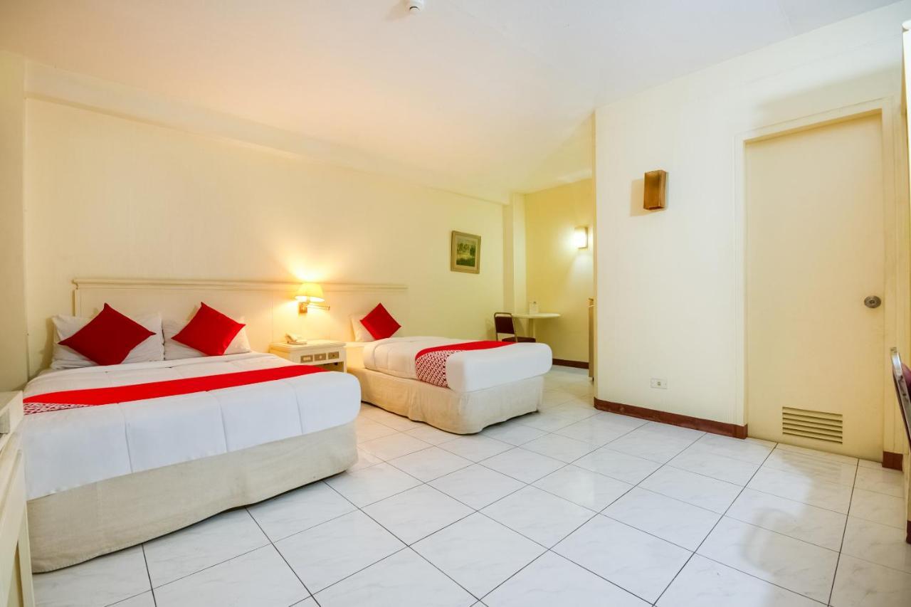 Vaccinated Staff - Oyo 465 Ford's Hotel 3*