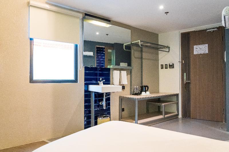 Yello Powered By Cocotel Hotel 4*