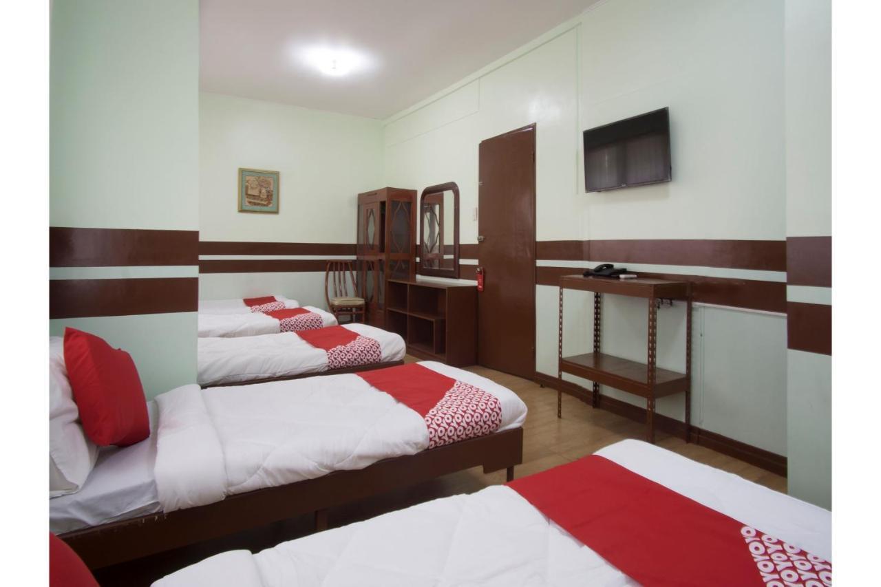Oyo 130 Jy Crown Palace Hotel