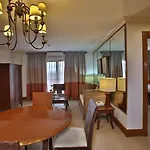 Crown Regency Suites Mactan