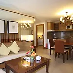 Crown Regency Suites Mactan