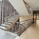 OYO 443 Maria Cristina Arcade Suites