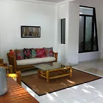 Lola\'S Guest House