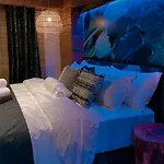 Clockworkorange Luxury Suites With Netflix