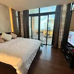 Appleone Ayala Condo With Balcony