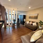 Appleone Ayala Condo With Balcony