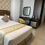 One Central Hotel & Suites
