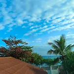 Cliff Syde Lodge 2Br Whole Top Floor, Balcony And Seaviews