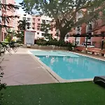 Condo Azur Suites B207 Near Airport, Netflix, Stylish, Cozy With Swimming Pool
