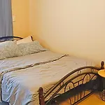 Private Studio Unit With Balcony Near The Beaches