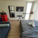 Studio Unit With Balcony At The Median