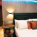 Clockworkorange Luxury Suites 4-Minutes Away To Airport