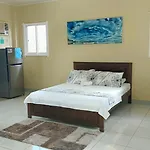 Cliff Syde Lodge 2Br Whole Top Floor, Balcony And Seaviews