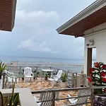 Kellocks\' Seaview Apartelle