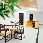 Travelbee Airport Inn