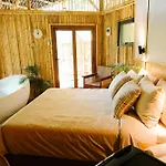 Treehouse De Valentine