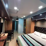 Horizons 101, Studio Good For 2 Person