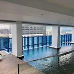 38 Park Ave Studio With Gym, Pool, Fiber Wifi