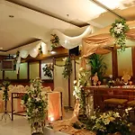 Golden Valley Hotel