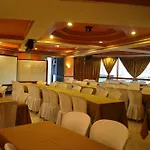 Elegant Circle Inn