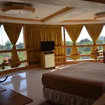 Elegant Circle Inn