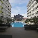 Condo Azur Suites A326 Amani Resorts Residences , 5 Minutes Airport, Netflix, Stylish, Cozy With Luxurious Swimming Pool