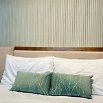 Modern Studio Urban Comfort