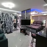 Condo Azur Suites B316 Near Airport, Netflix, Stylish, Cozy With Swimming Pool