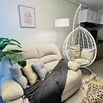 3Br - Stylish Condo Serenity
