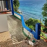 Sandra\'S Holiday House