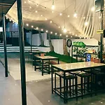Pig Dive Hostel Moalboal