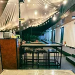 Pig Dive Hostel Moalboal