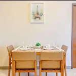 2Br Condo Unit With Balcony- Pool Access- Near Airport