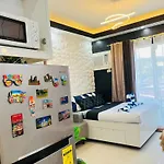 Azehr\'S Walk Up And Cozy Condo