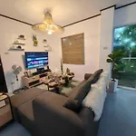 Fredo\'S Guest House At Pangpang Bar & Restaurant