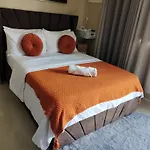 Grace Staycation Pool, 24Hr Checkin & Easy Reach Airport