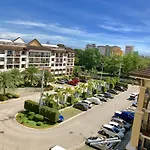 Bea\'S Space At One Oasis Condominium