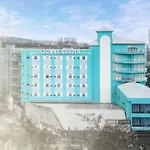 Crowne Garden Hotel