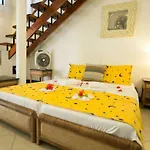 Dolphin House Resort Moalboal