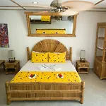 Dolphin House Resort Moalboal