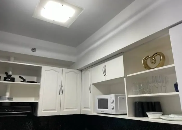 Cozy 1 Bedroom Condo With Pool.