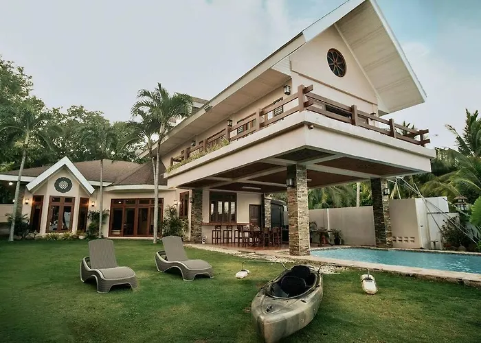 Exclusive Beachfront House W/ Pool & Saltwater Tub