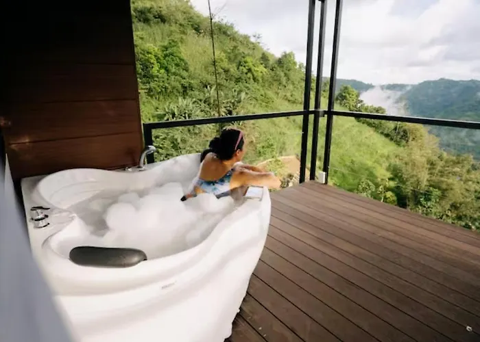 Grey Rock Mountain Cabin W/ Jacuzzi