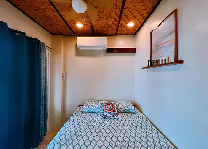 Gloria\'S Beach House