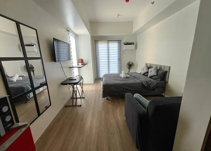 Studio Unit With Balcony At The Median