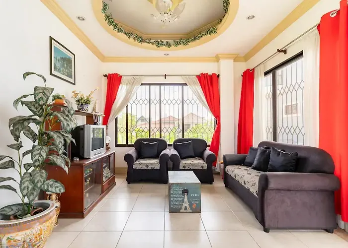 Mactan Island Gallery Ac Double Bed Room Bath Toilet Pools Beaches Around The Corner