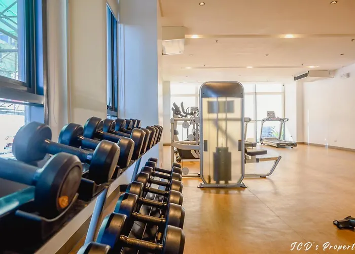 2Br Condo Unit With Balcony- Pool Access- Near Airport