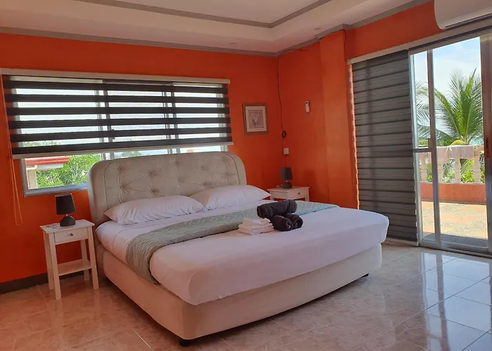Simala Beach House Beachfront 4Br Retreat By The Sea