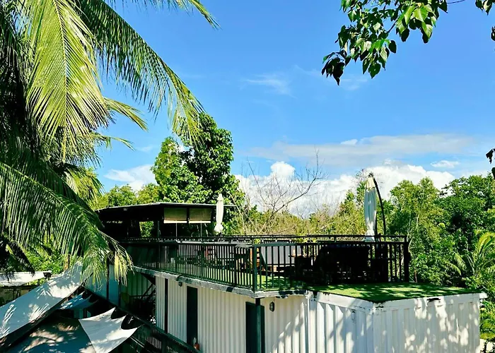 Pig Dive Hostel Moalboal