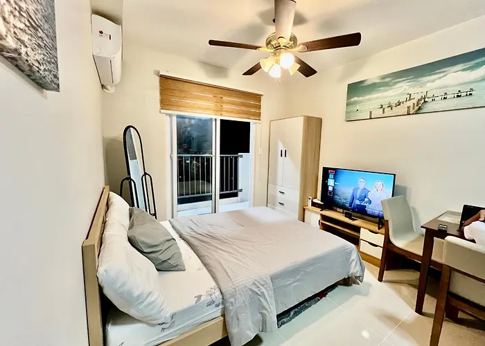 Seaview Condo Near Airport